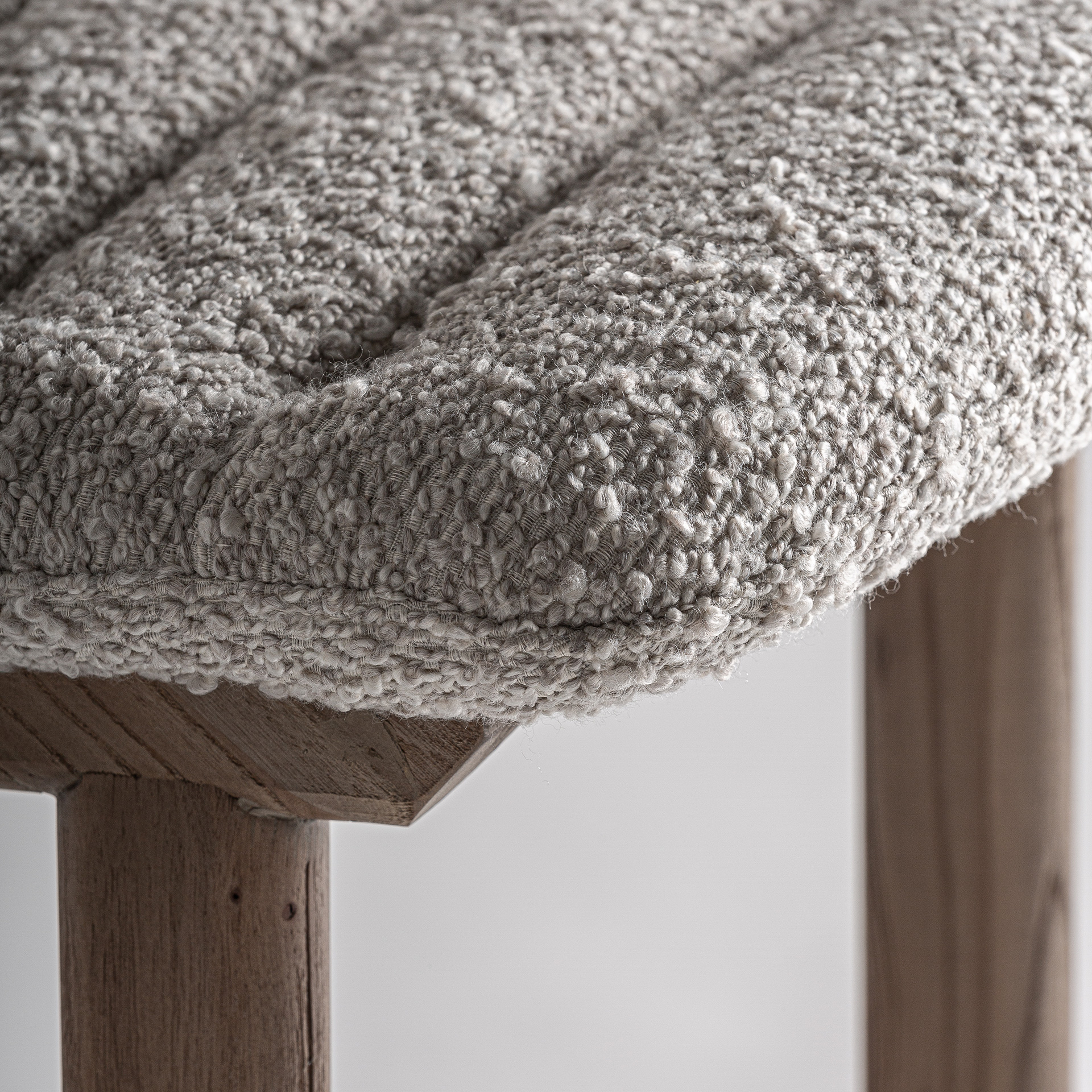 Барный стул Vical Jacquard 35775, 47х59хh106 см, бежевая ткань, ножки из массива вяза, цвет коричневый