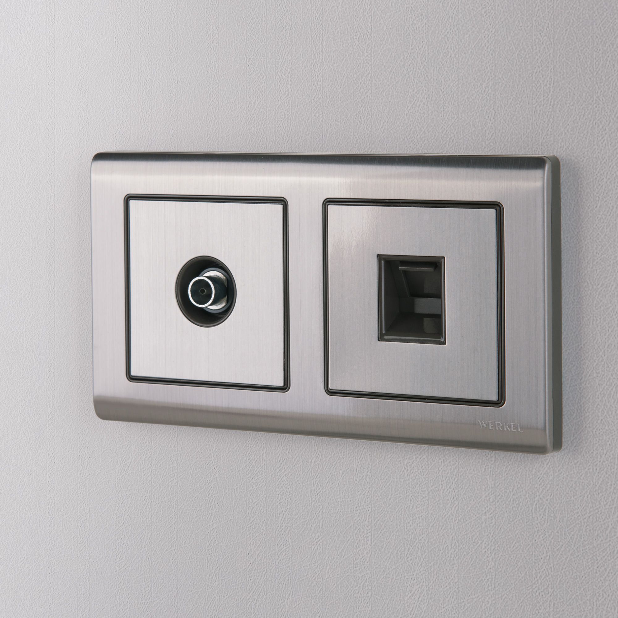 WL02-RJ-CP/ Накладка для розетки Ethernet RJ-45  и телефонной розетки RJ11 (глянцевый никель)