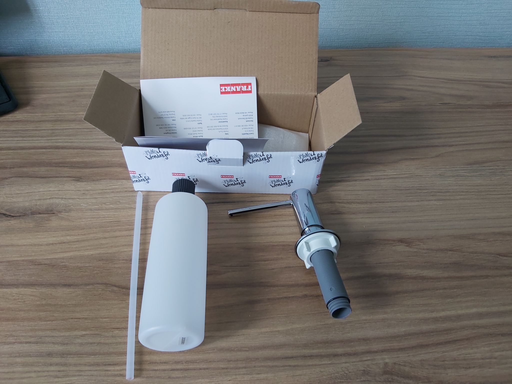 Franke Comfort, встраиваемый в поверхность металлический дозатор, 
цвет хром/оникс