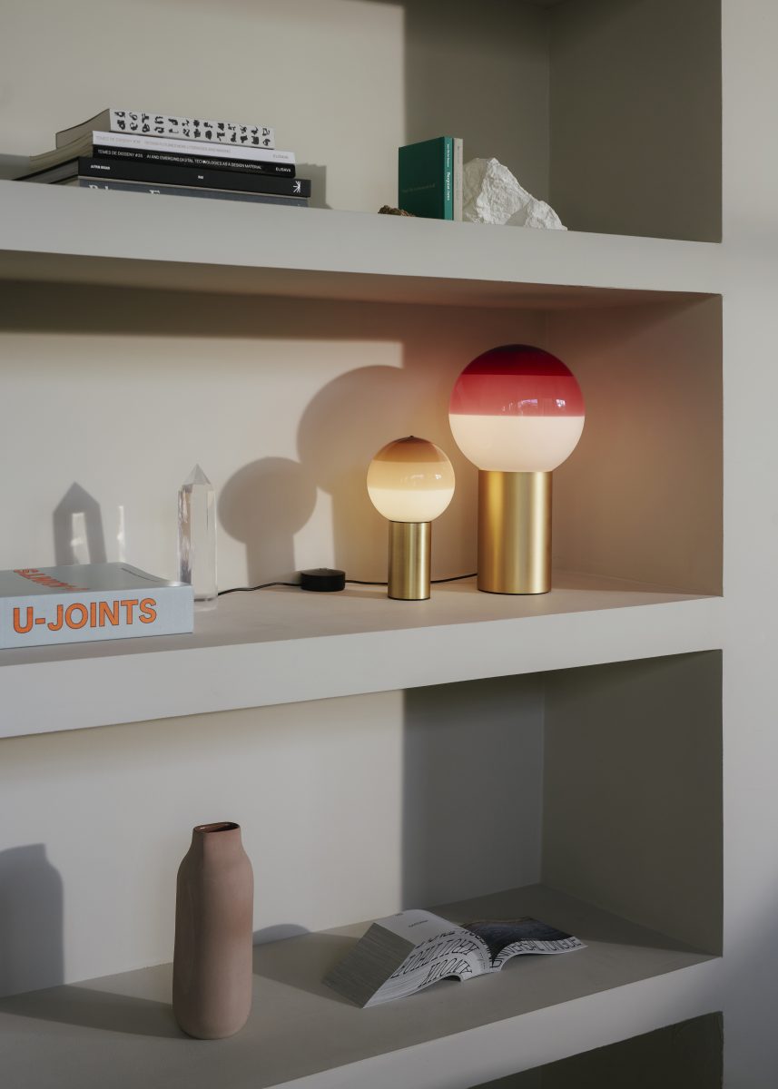 Настольный светильник Dipping Light M кремовый-матовая латунь